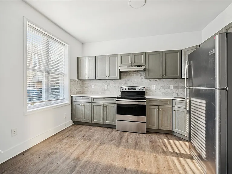 6143 Glenmore Ave — Photo 4