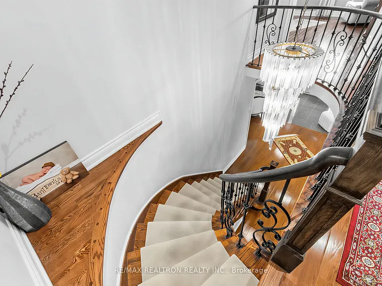 210 Westmount Blvd — Photo 22