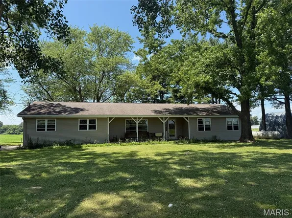 299 E 3050th Ave, Ramsey, IL 62080