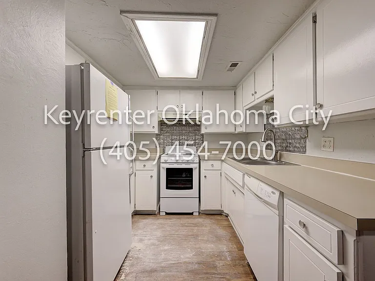 6550 N Meridian Ave Townhouse — Photo 12