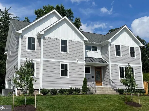 7405 Storm Ct, Falls Church, VA 22043
