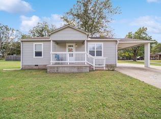 902 SE 1st St, Pryor, OK 74361