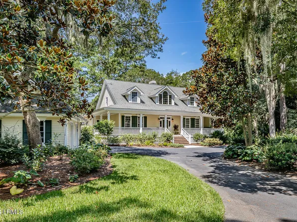 854 Island Cir W, Saint Helena Island, SC 29920