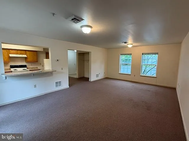 4 bed, 2.5 bath, $1,550 — Photo 2