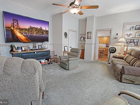 4th image of 650 W 7th St