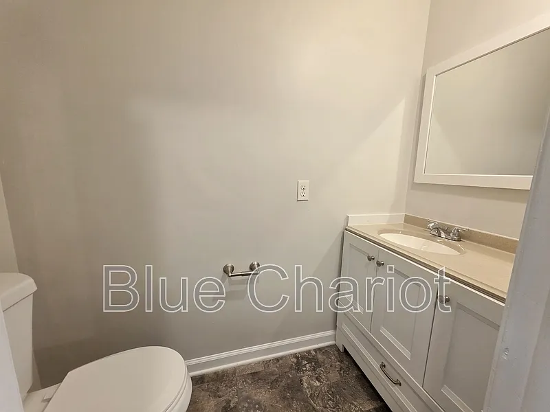 3 bed, 2.5 bath, 1114 sqft, $2,100 — Photo 4