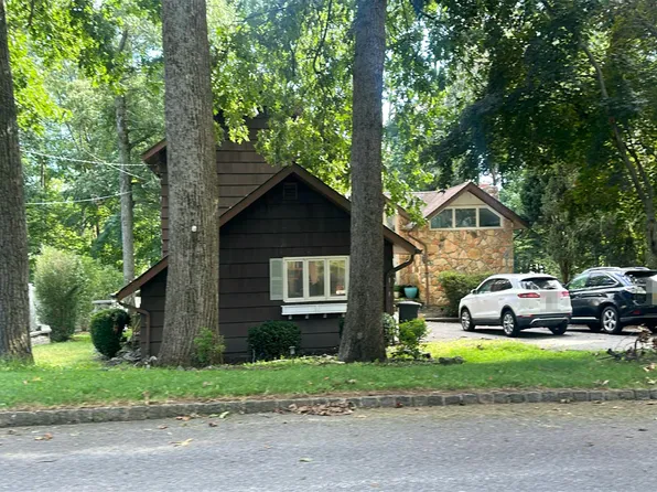 8 Misty Mountain Rd, Randolph, NJ 07869