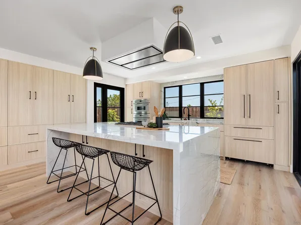 227 Hill Dr, Vista, CA 92083