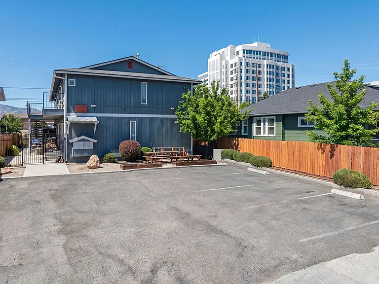 521 Sinclair St — Photo 12