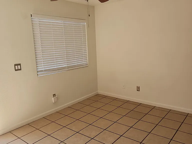 9914 Keephills St — Photo 37