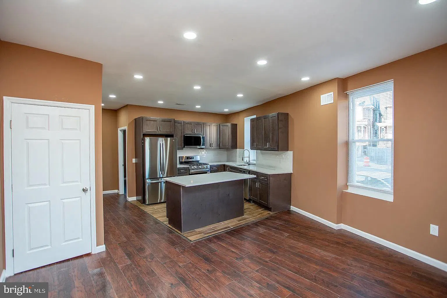 4 bed, 3.0 bath, 1212 sqft, $2,400 — Photo 3
