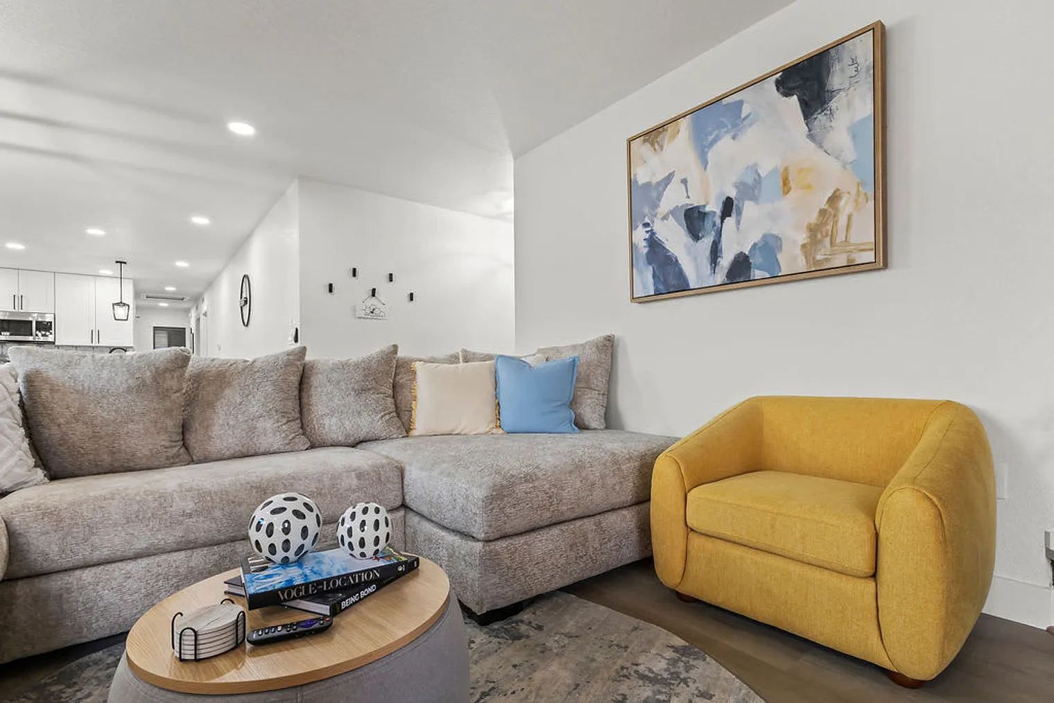 3 bed, 2.0 bath, 1431 sqft, $5,974 — Photo 3