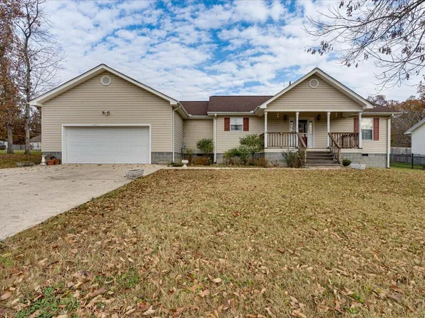 150 Cora Cir, Trenton, GA 30752