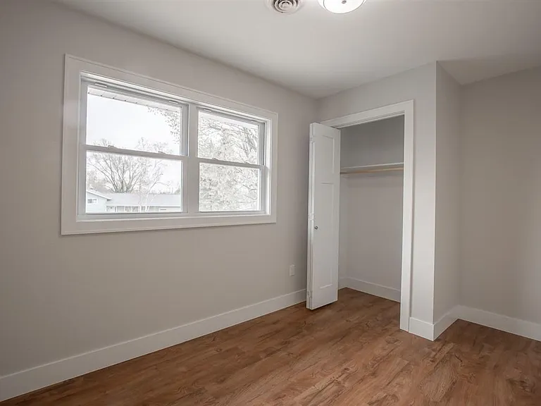364 E Mac Arthur St — Photo 22