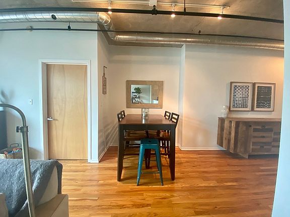 3rd image of 700 W Van Buren St APT 1201