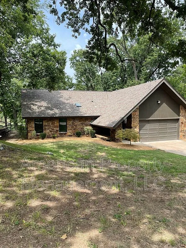 3 bed, 2.0 bath, 1645 sqft, $2,500 — Photo 2