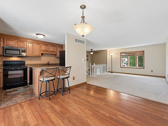 4th image of 443 Huntingdon Ave
