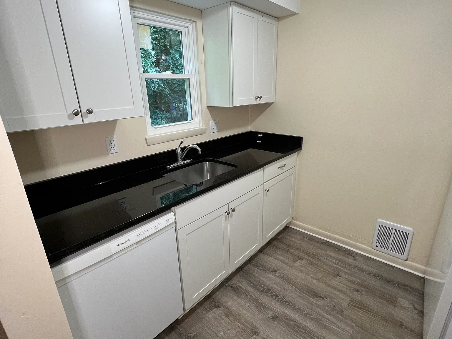 3 bed, 1.5 bath, $2,250 — Photo 1