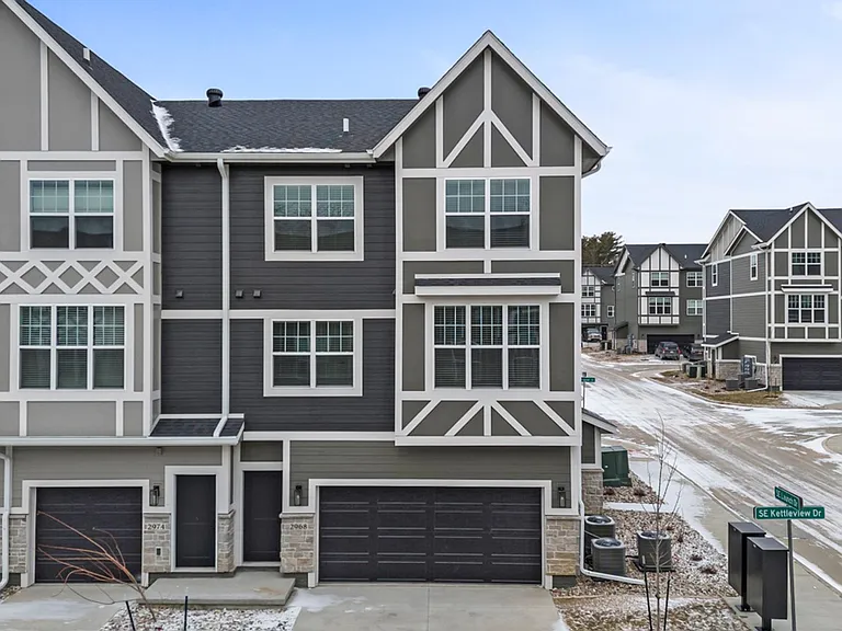 Launch Townhomes — Photo 19