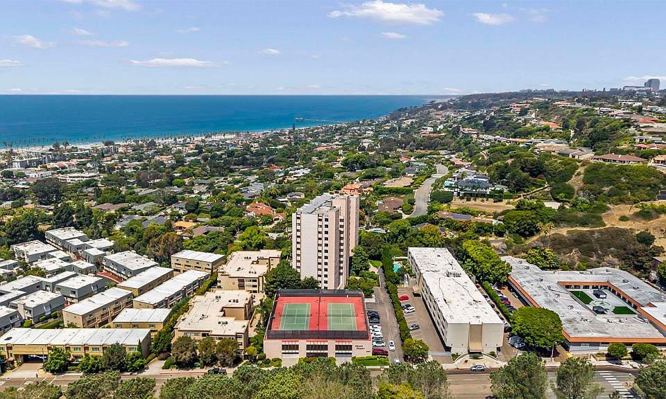 1st image of 2500 Torrey Pines Rd Unit 305