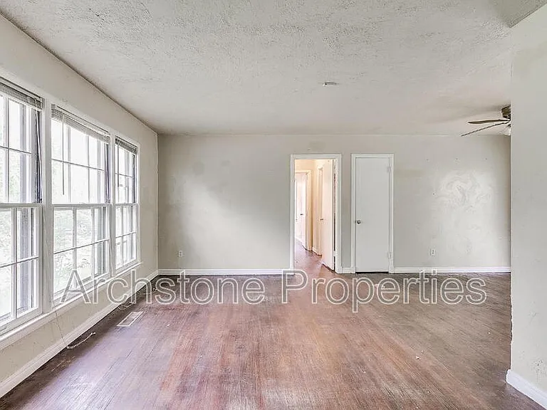 1614 SW 41st St — Photo 12
