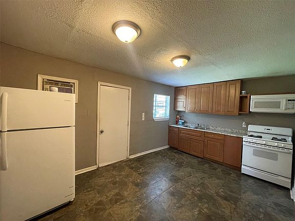 5th image of 4623 Perry St