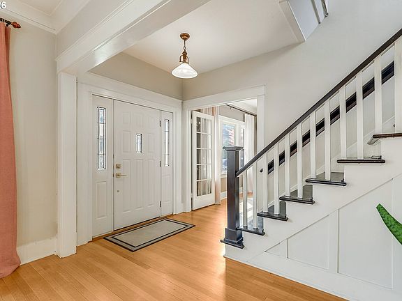 3rd image of 523 E 9th St