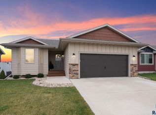 2309 S Creekview Ave, Sioux Falls, SD 57106
