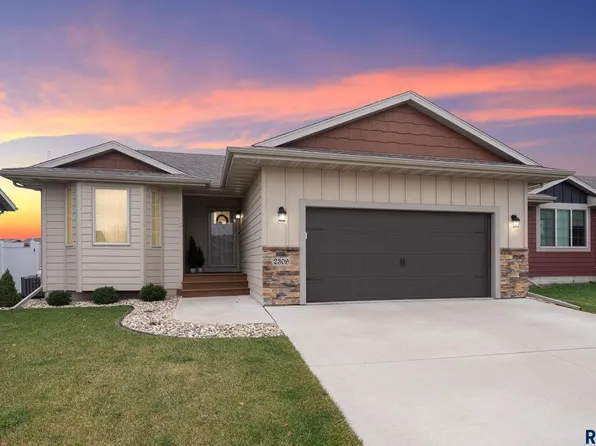2309 S Creekview Ave, Sioux Falls, SD 57106