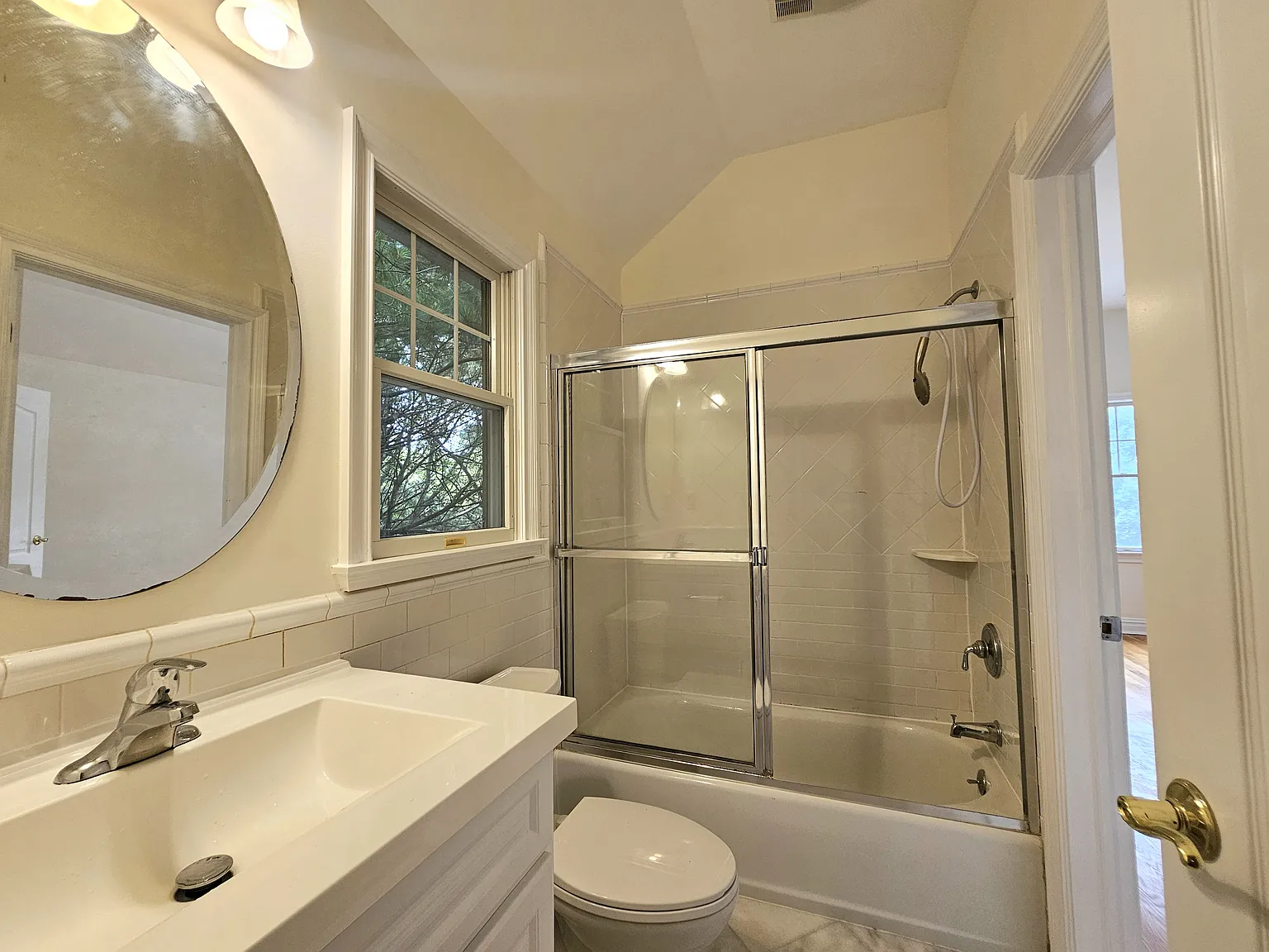 3 bed, 3.5 bath, 1666 sqft, $5,200 — Photo 4