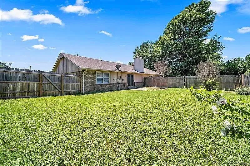 2 bed, 1450 sqft, $1,300 — Photo 3