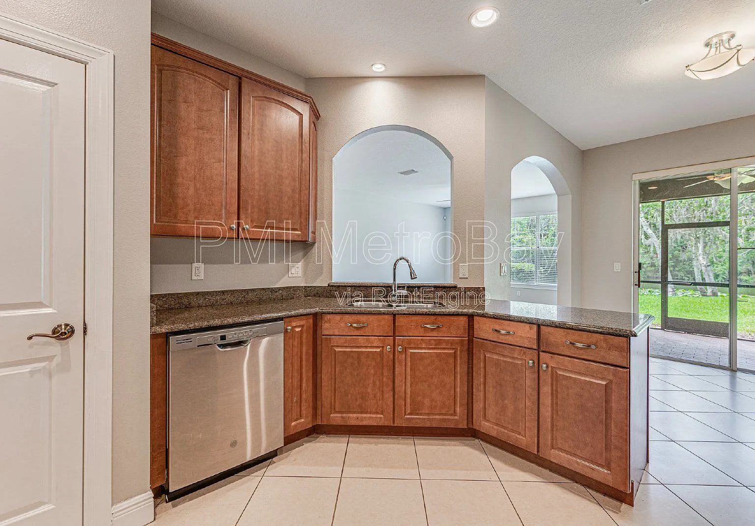 3 bed, 2.5 bath, 2242 sqft, $2,800 — Photo 2
