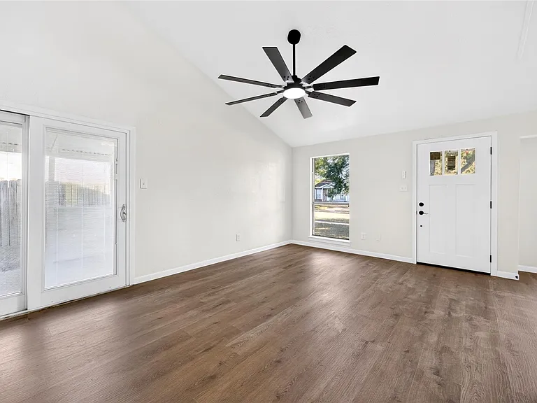 24114 Four Sixes Ln — Photo 11