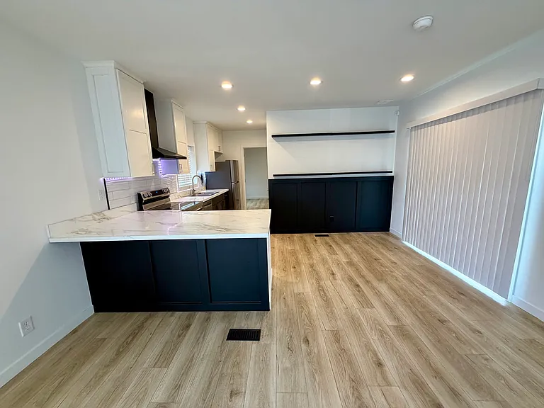 317 W 8th St #25 — Photo 27