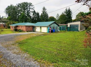 69 Deerlake Rd, Brevard, NC 28712