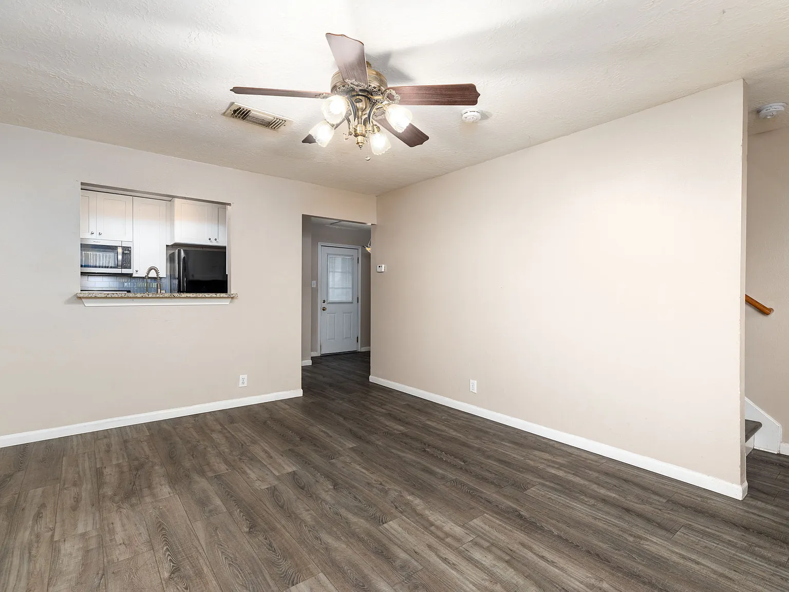 3 bed, 2.5 bath, 1244 sqft, $1,650 — Photo 3