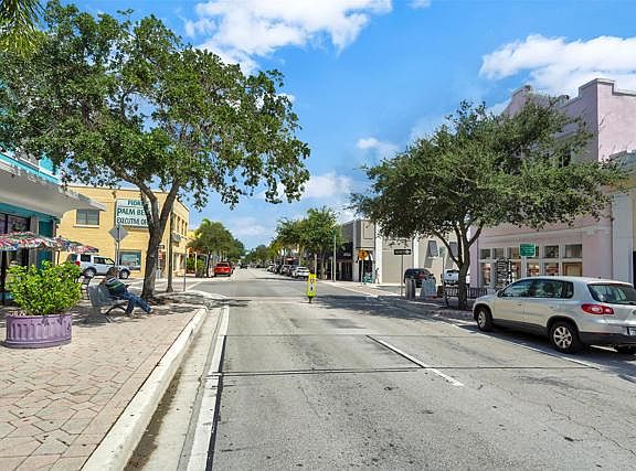 2nd image of 801 Lake Ave