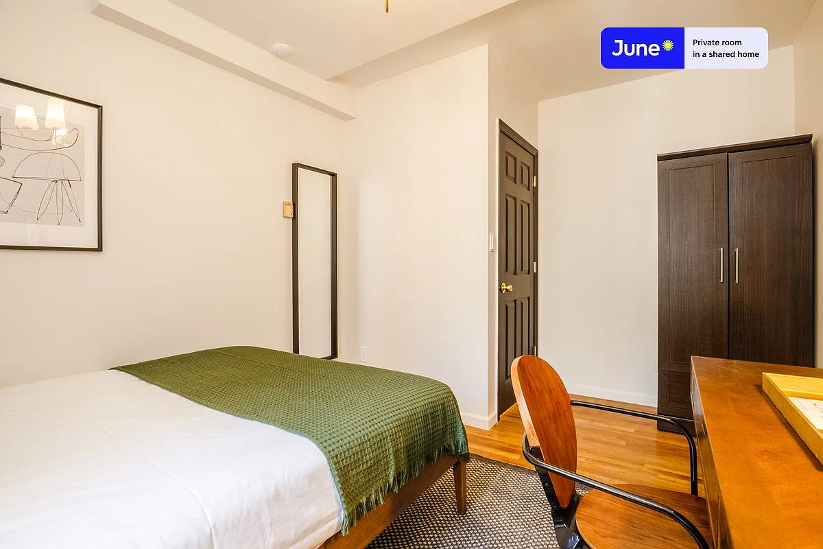 Queen bedroom in 5 bed/2 bath home in East Village #145 B — Photo 3