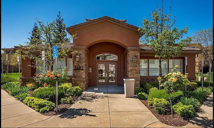 100 Moon Cir #700 — Photo 32