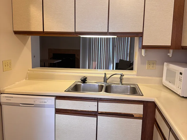700 N Adelaide St #118 — Photo 11