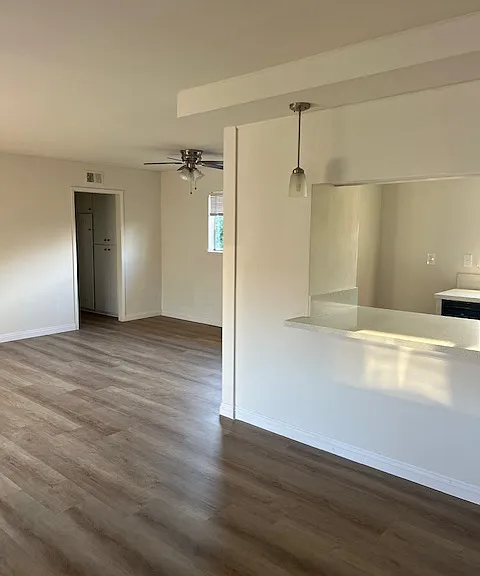 522 La Verne St #19 — Photo 5