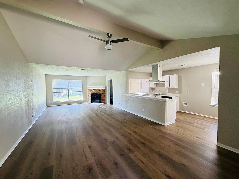 1st image of 3304 Hanover Dr