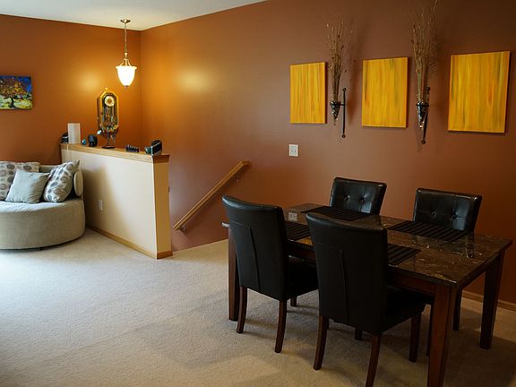 Dinning room/Entry