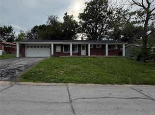 713 Plaza Dr, O'Fallon, MO 63366