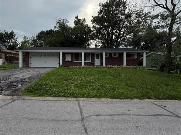 713 Plaza Dr, O'Fallon, MO 63366