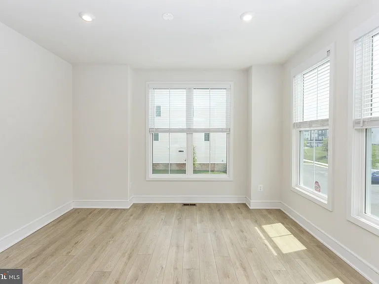 42086 Picasso Sq — Photo 18