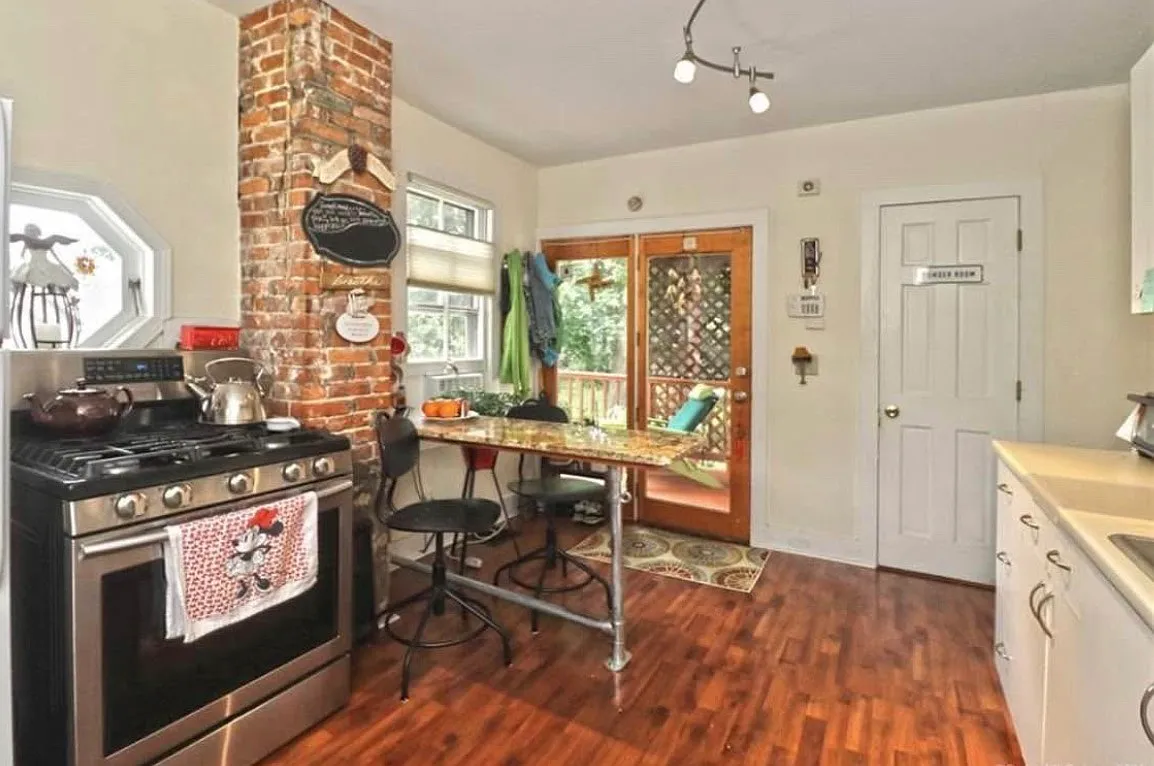 1 bed, 950 sqft, $2,500 — Photo 4