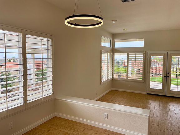 Breakfast area/Family room