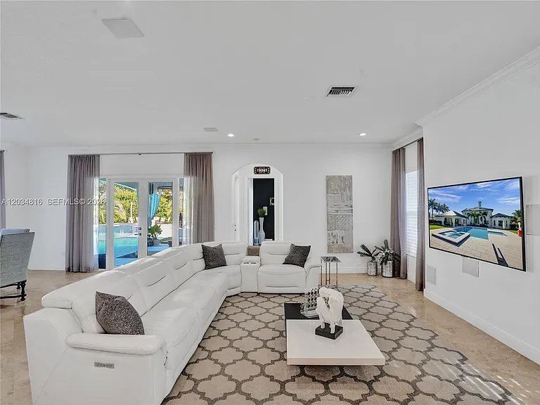 14321 Jockey Cir N — Photo 36