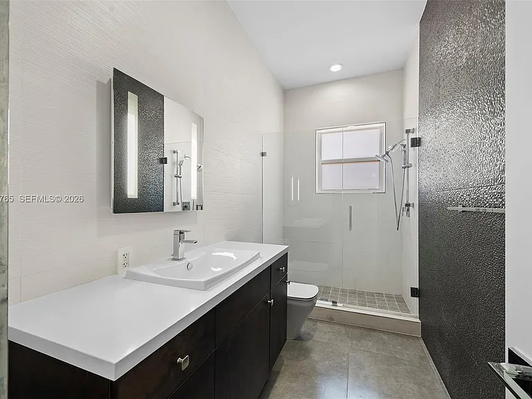 552 Palm Dr — Photo 48